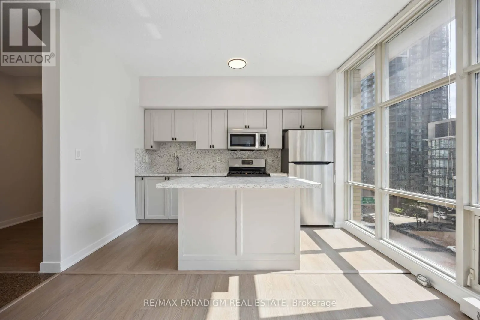611 - 9 SPADINA AVENUE