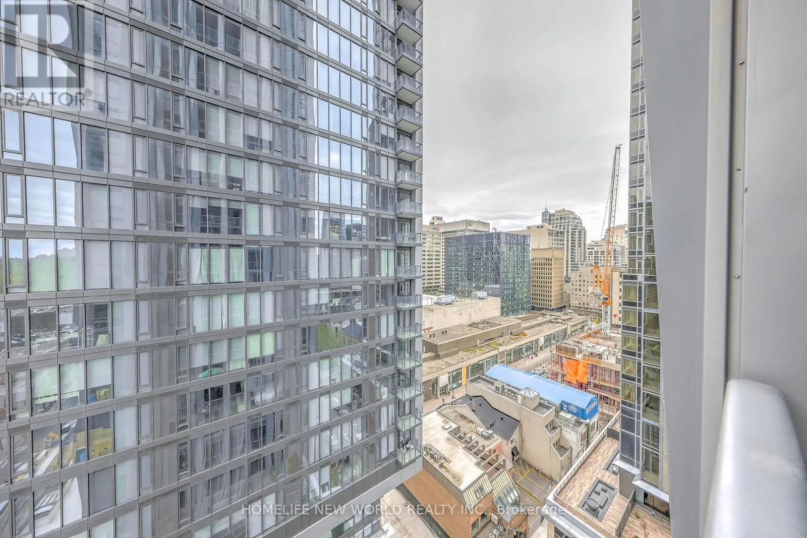 1212 - 1 YORKVILLE AVENUE