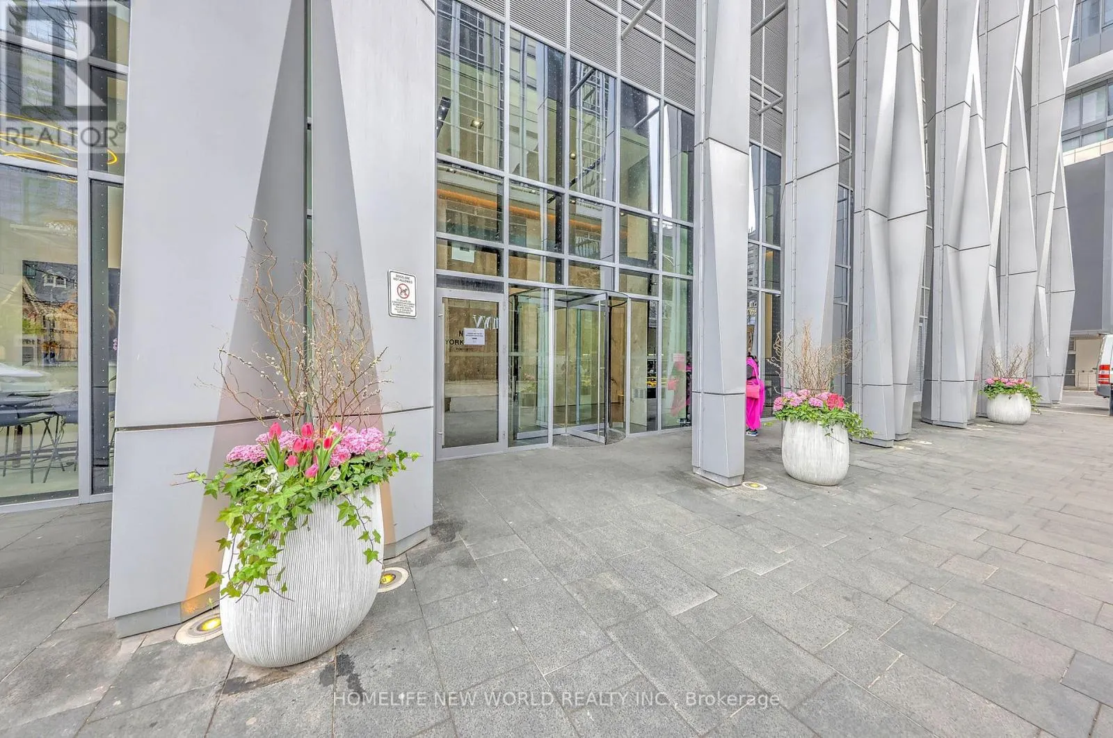1212 - 1 YORKVILLE AVENUE