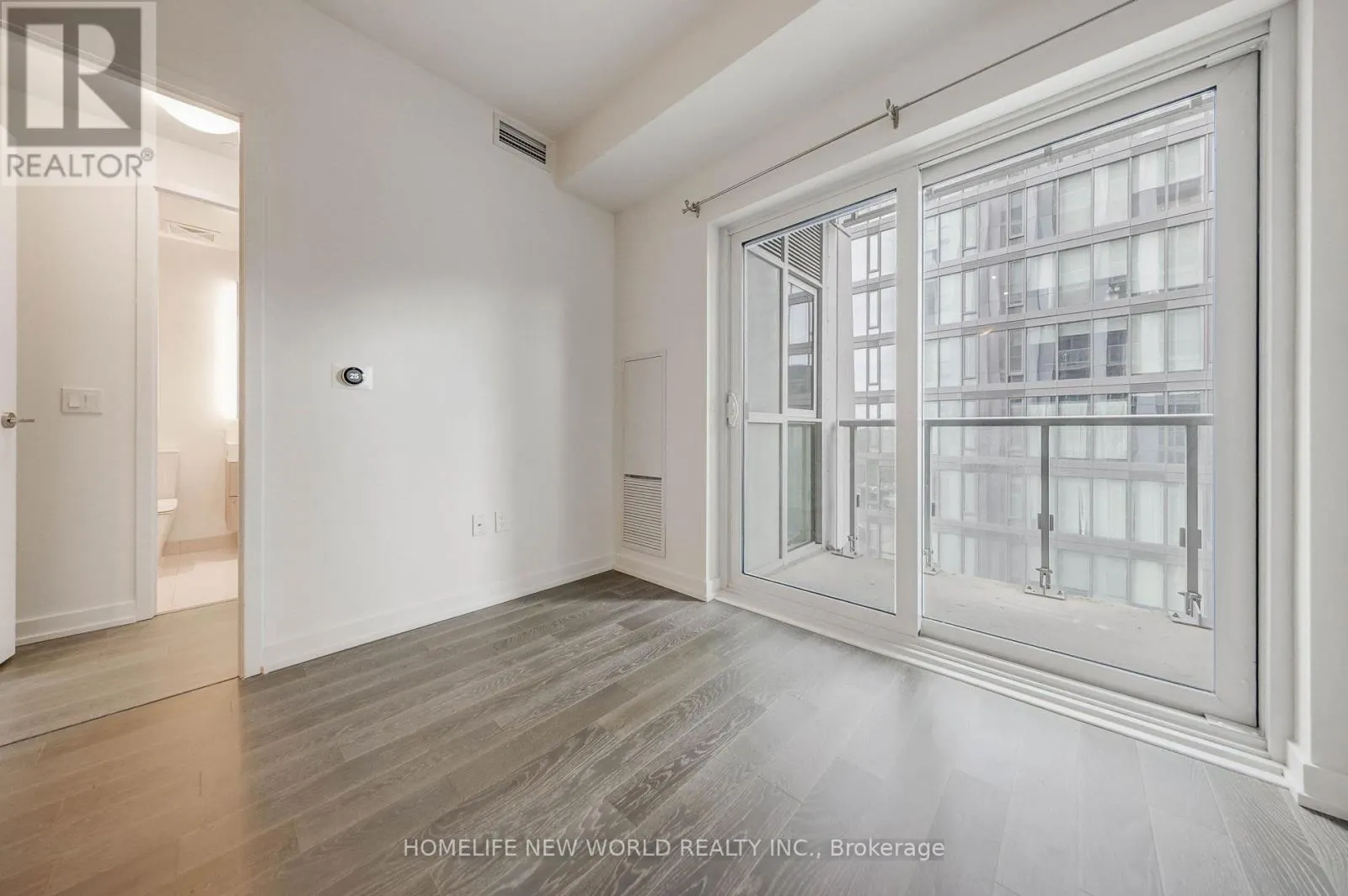 1212 - 1 YORKVILLE AVENUE