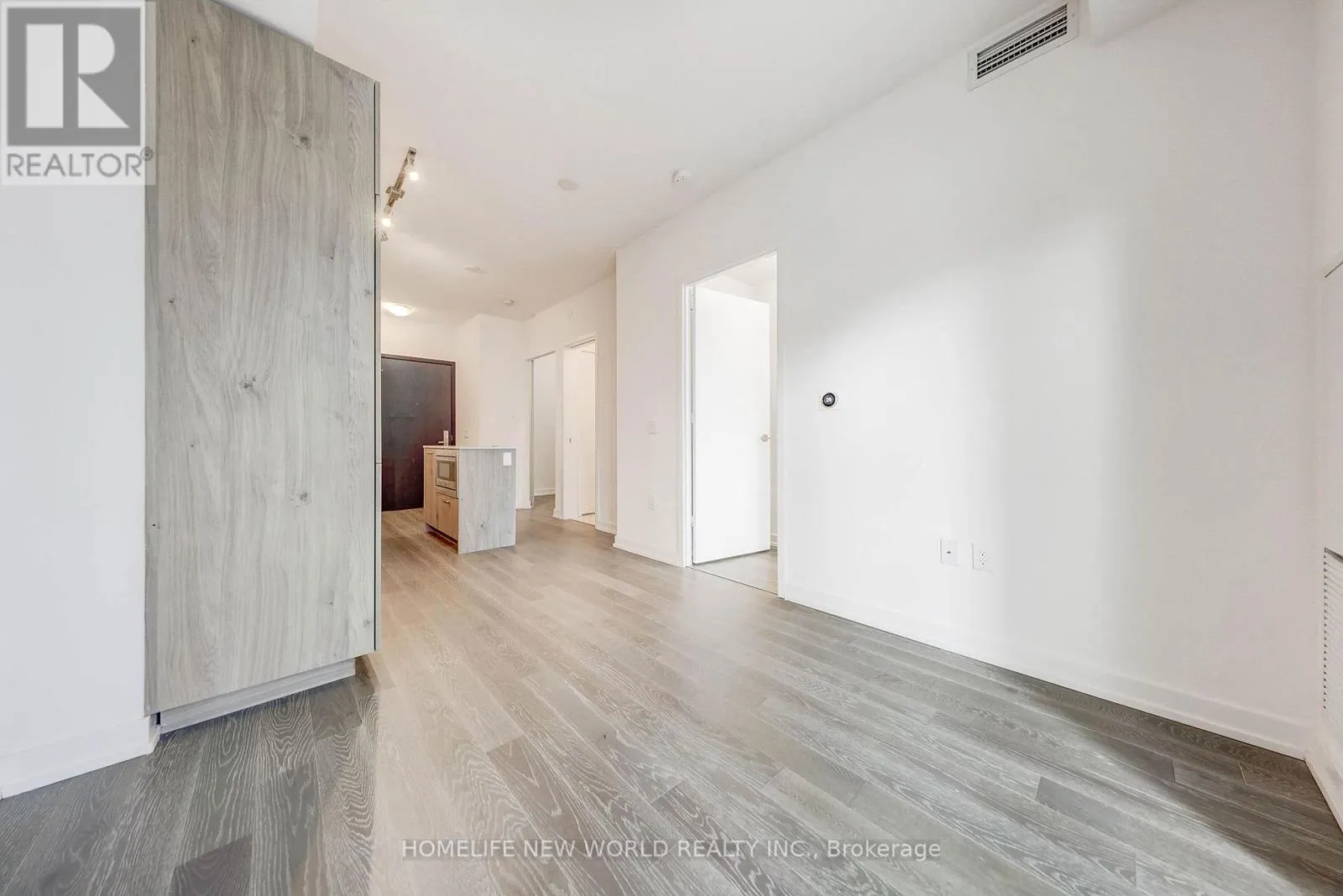 1212 - 1 YORKVILLE AVENUE