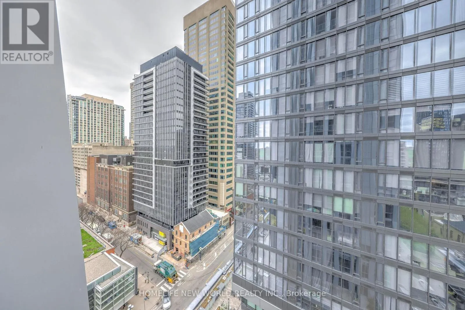1212 - 1 YORKVILLE AVENUE