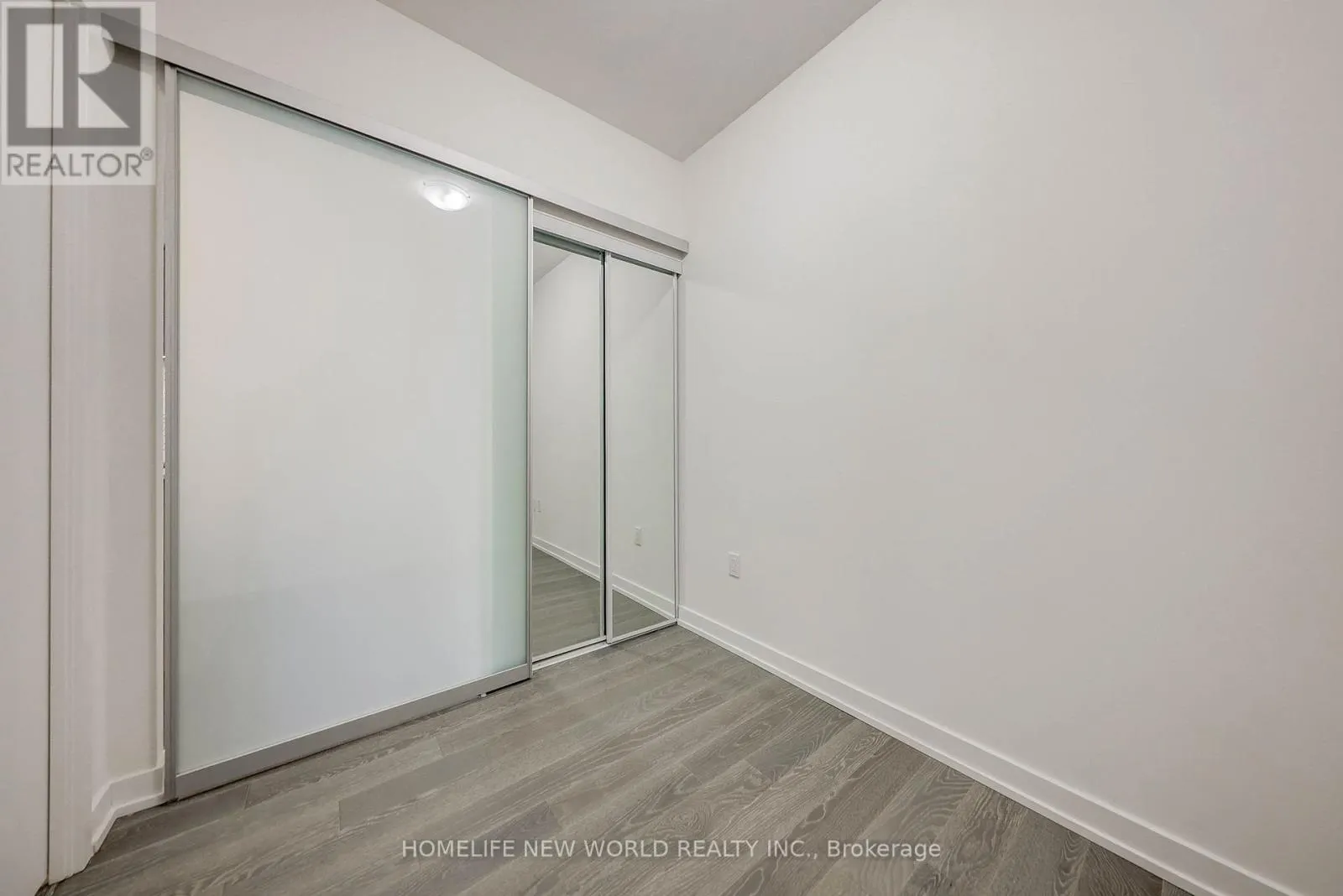 1212 - 1 YORKVILLE AVENUE