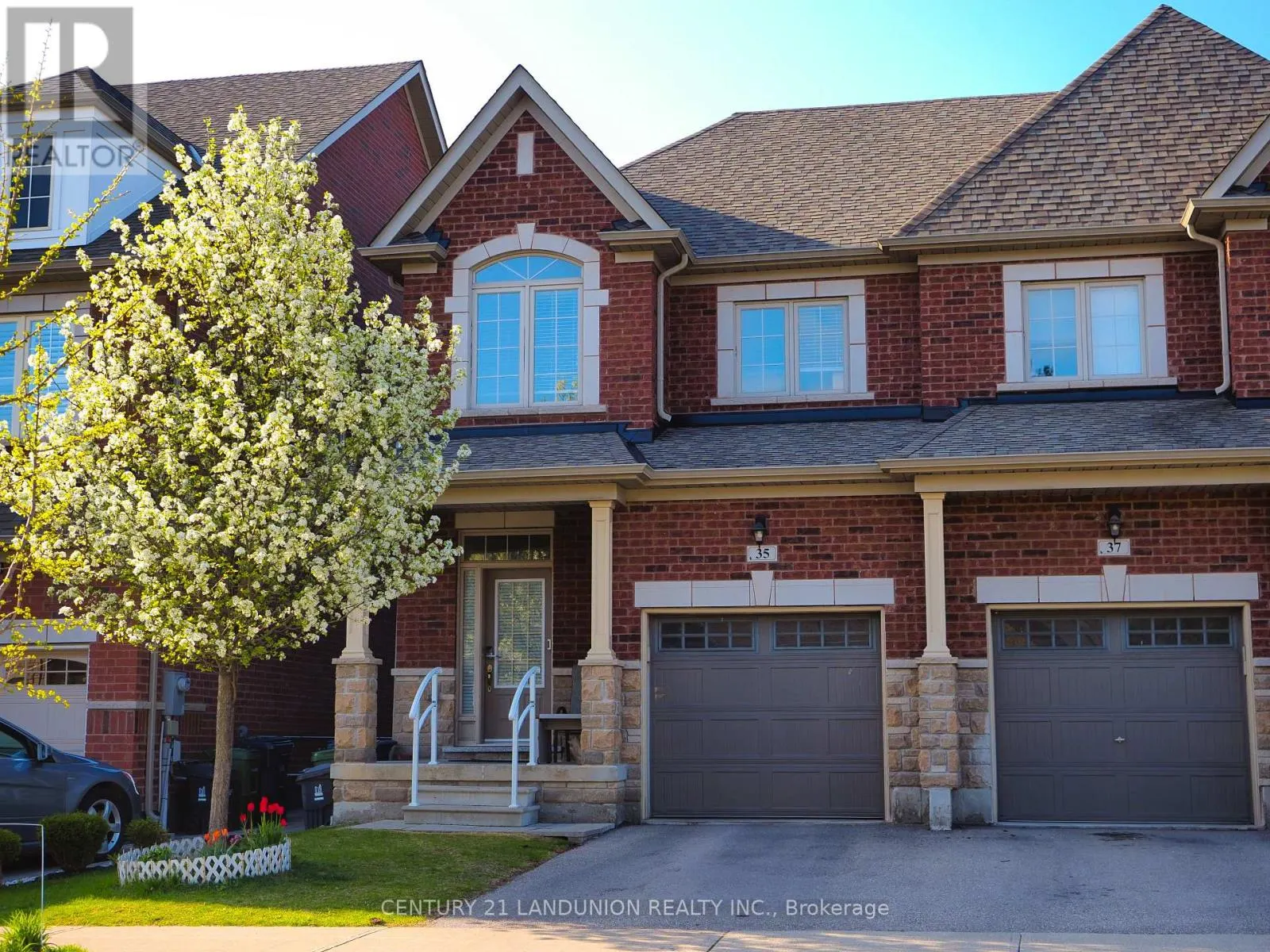 35 GOLDTHREAD TERRACE