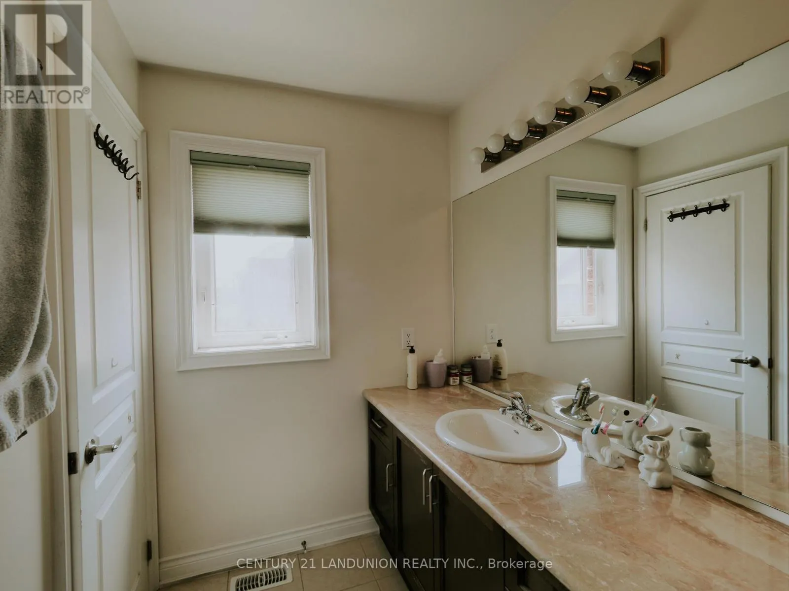 35 GOLDTHREAD TERRACE