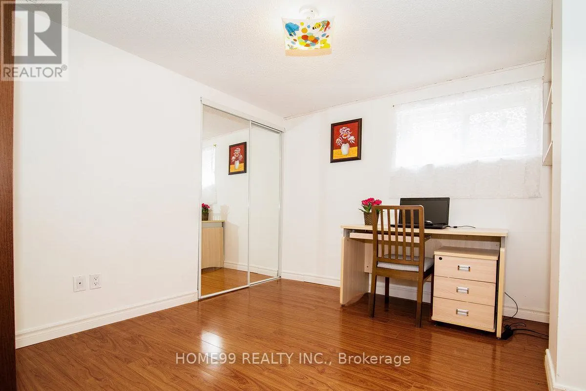 LOWER - 137 PINEWAY BOULEVARD
