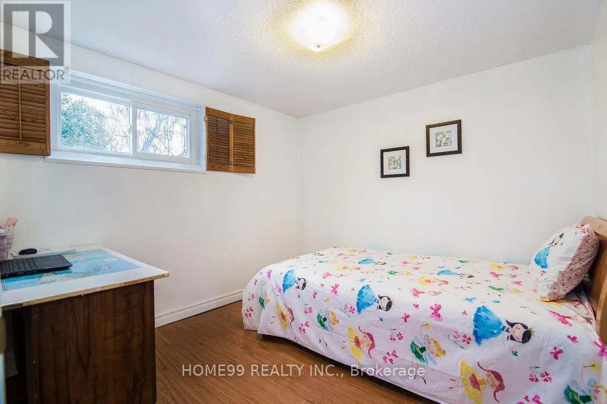 LOWER - 137 PINEWAY BOULEVARD