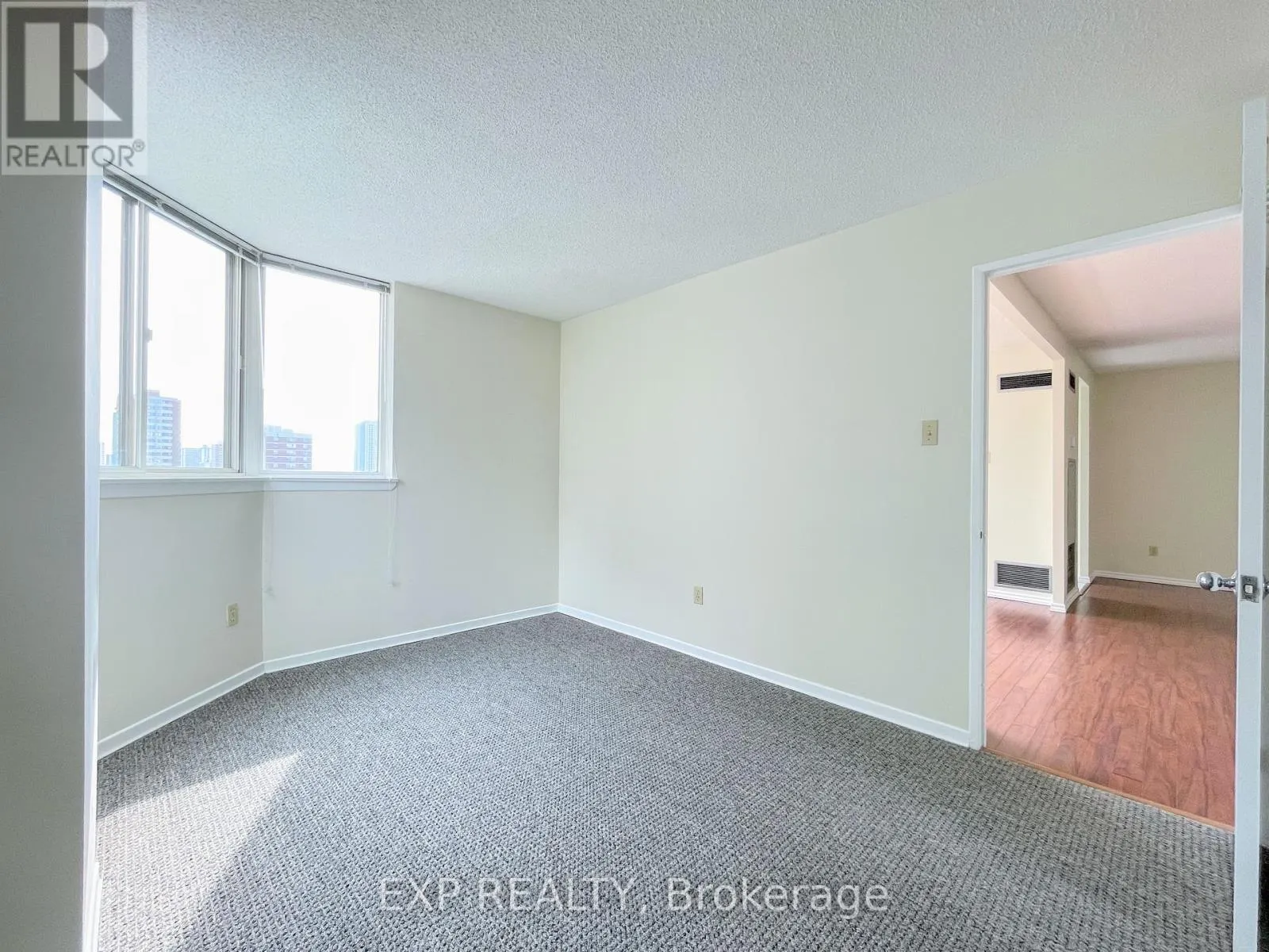 1802 - 1055 BAY STREET