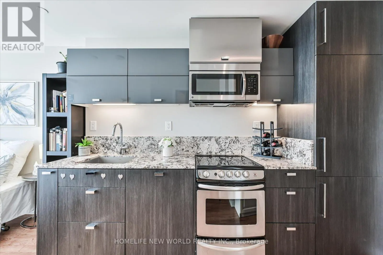 2903 - 290 ADELAIDE STREET W