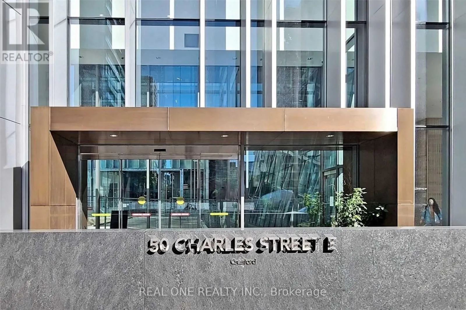 2605 - 50 CHARLES STREET E