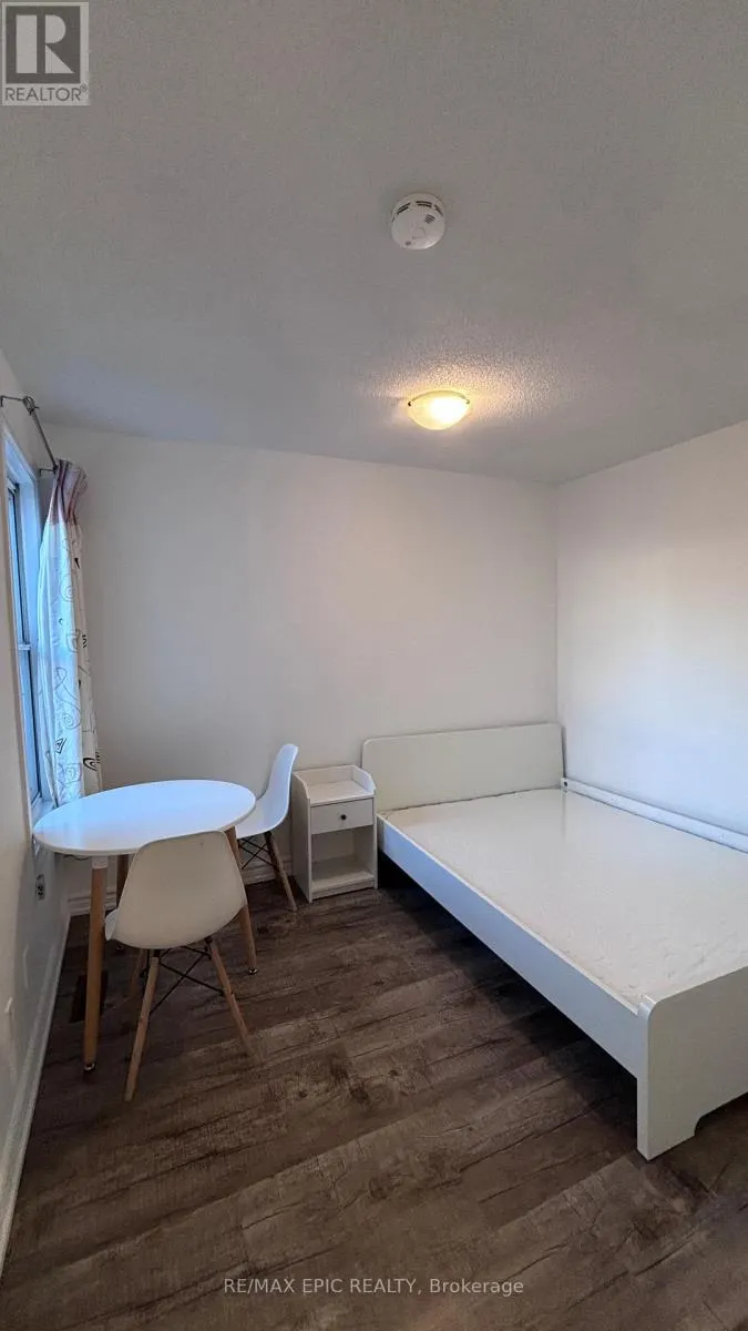 2ND FLOOR - 143 MARKHAM STREET