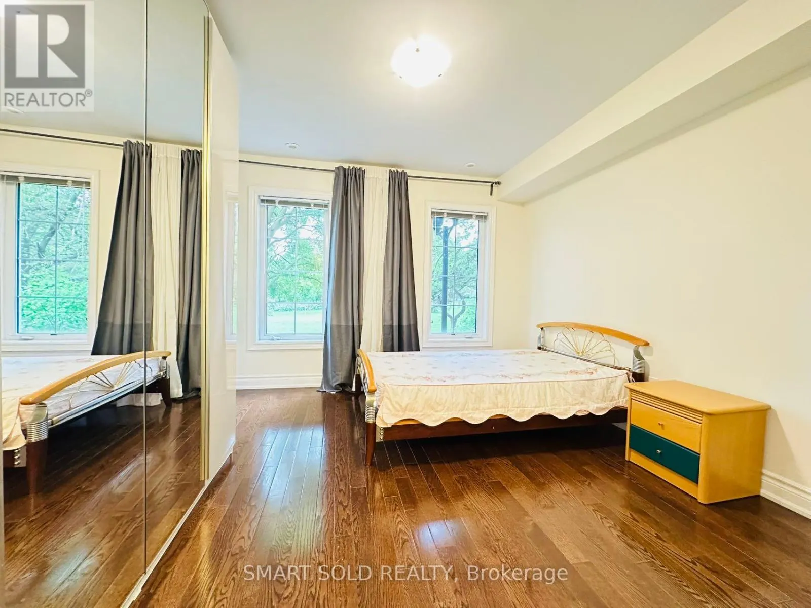 3 - 10 HARGRAVE LANE