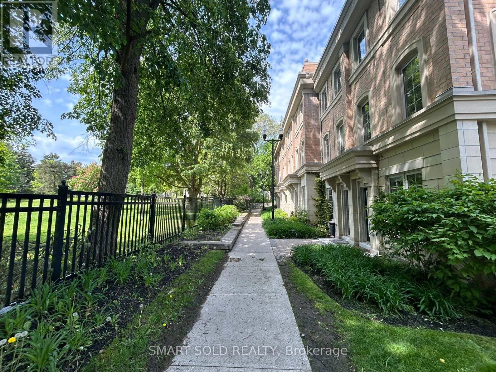 3 - 10 HARGRAVE LANE