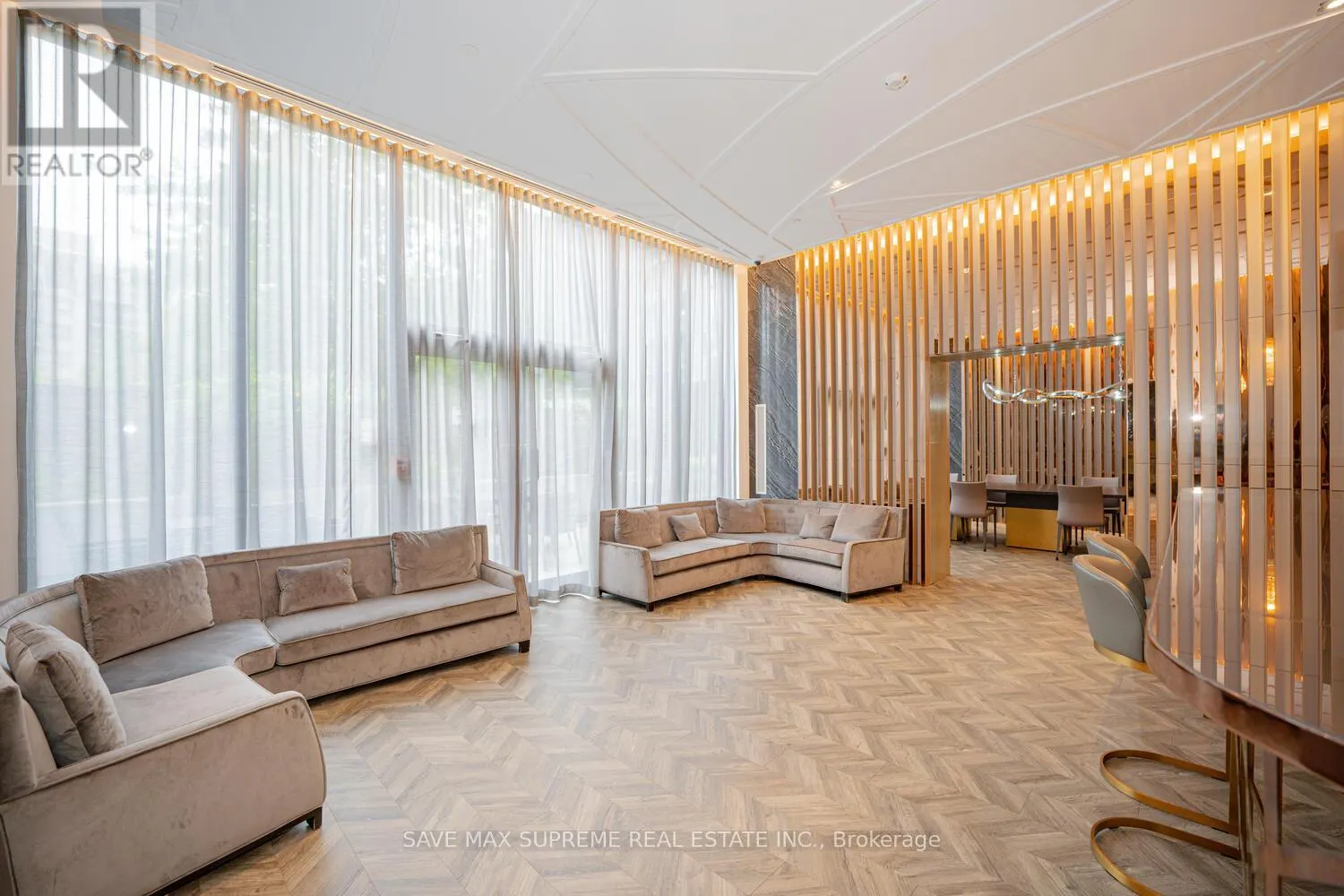 220 - 7 KENASTON GARDENS E