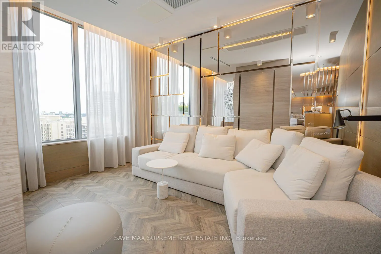 220 - 7 KENASTON GARDENS E