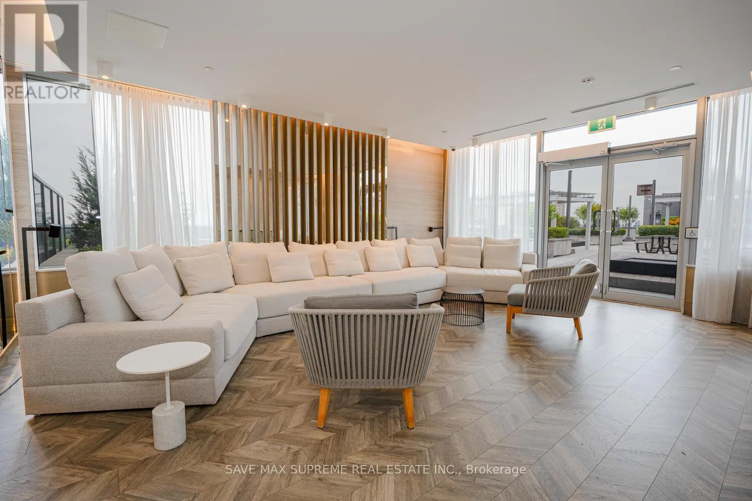 220 - 7 KENASTON GARDENS E