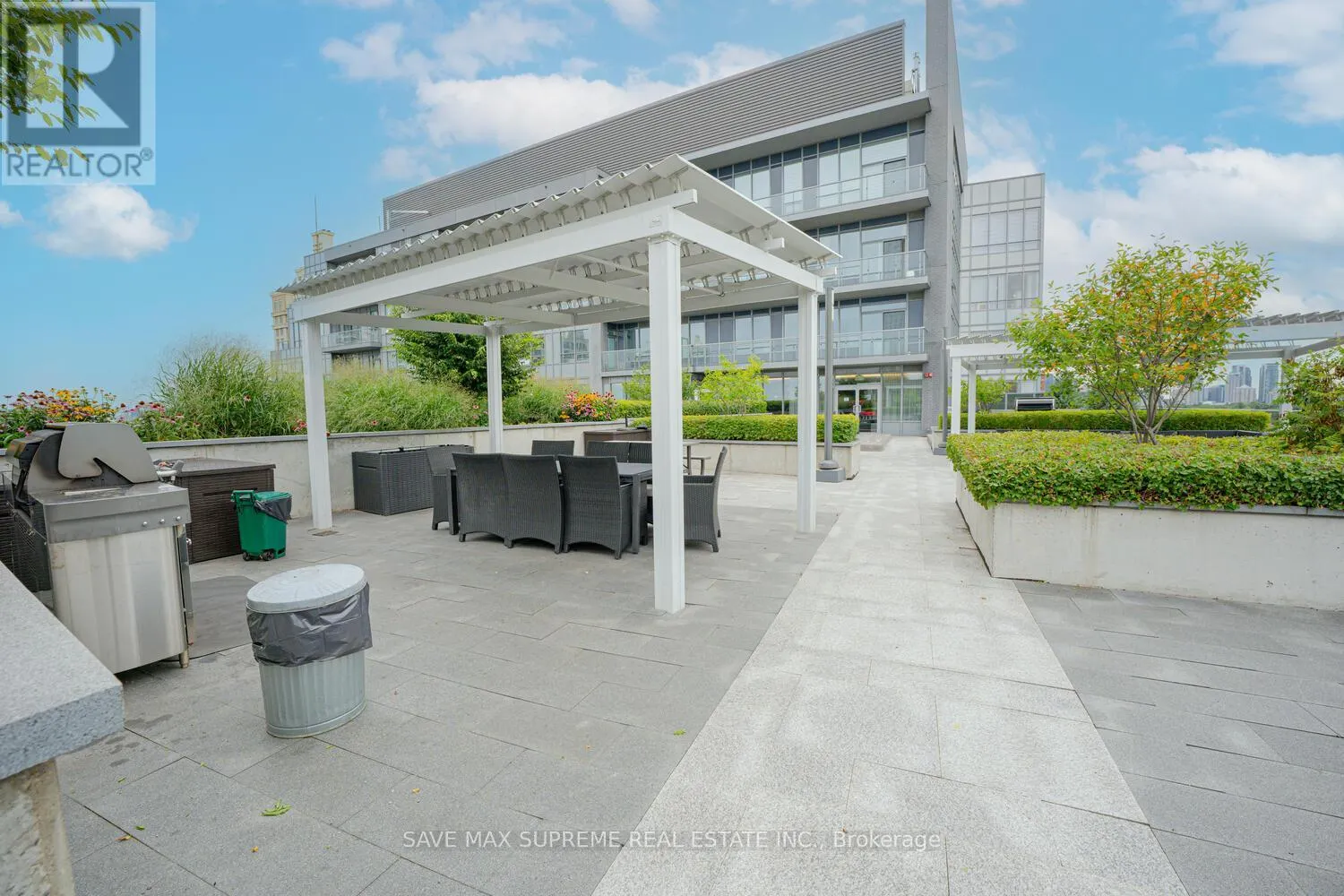220 - 7 KENASTON GARDENS E