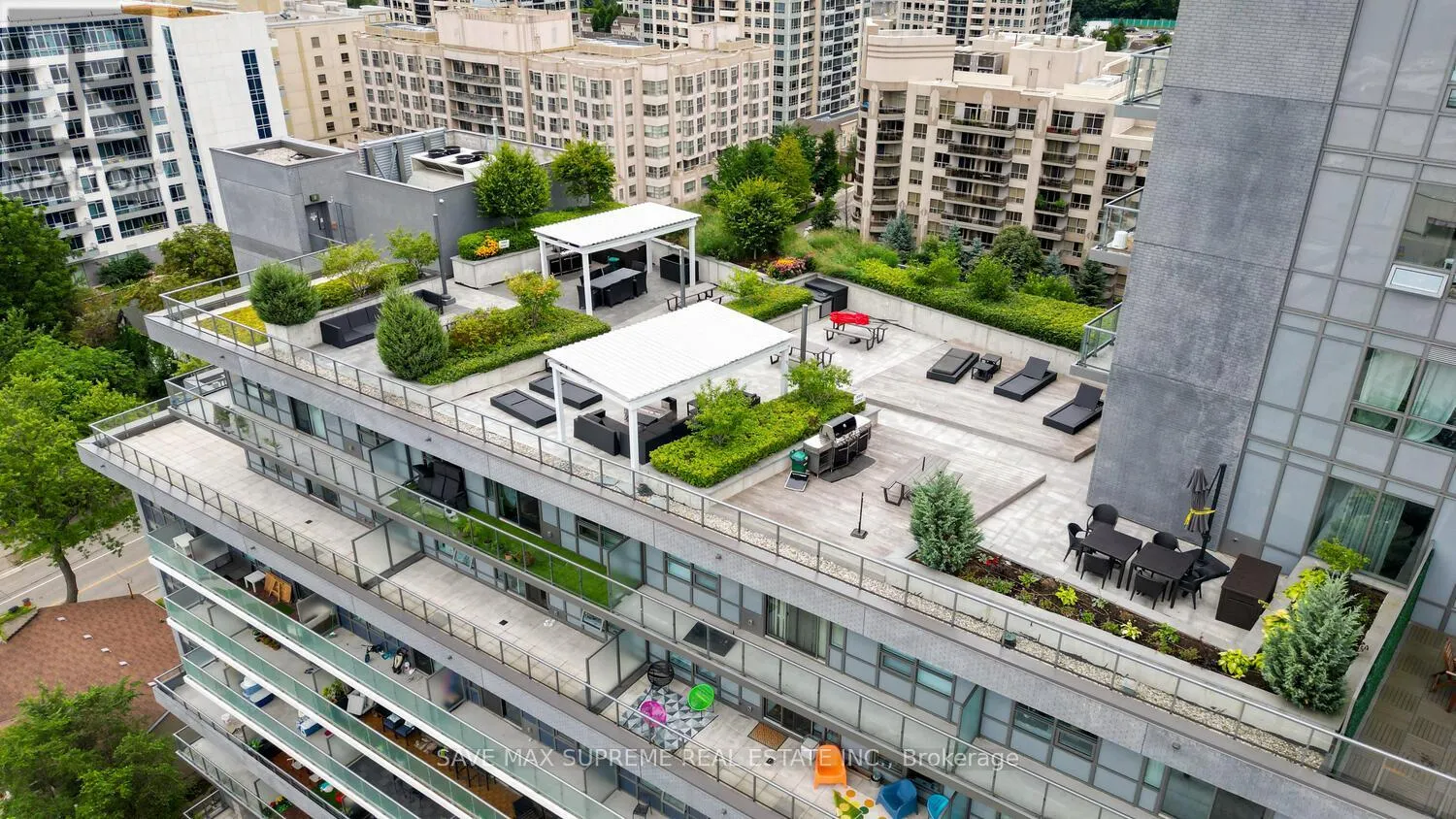 220 - 7 KENASTON GARDENS E