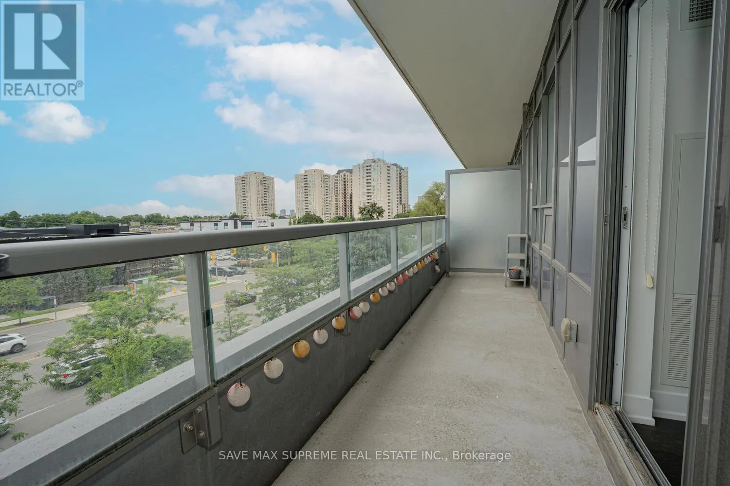 220 - 7 KENASTON GARDENS E