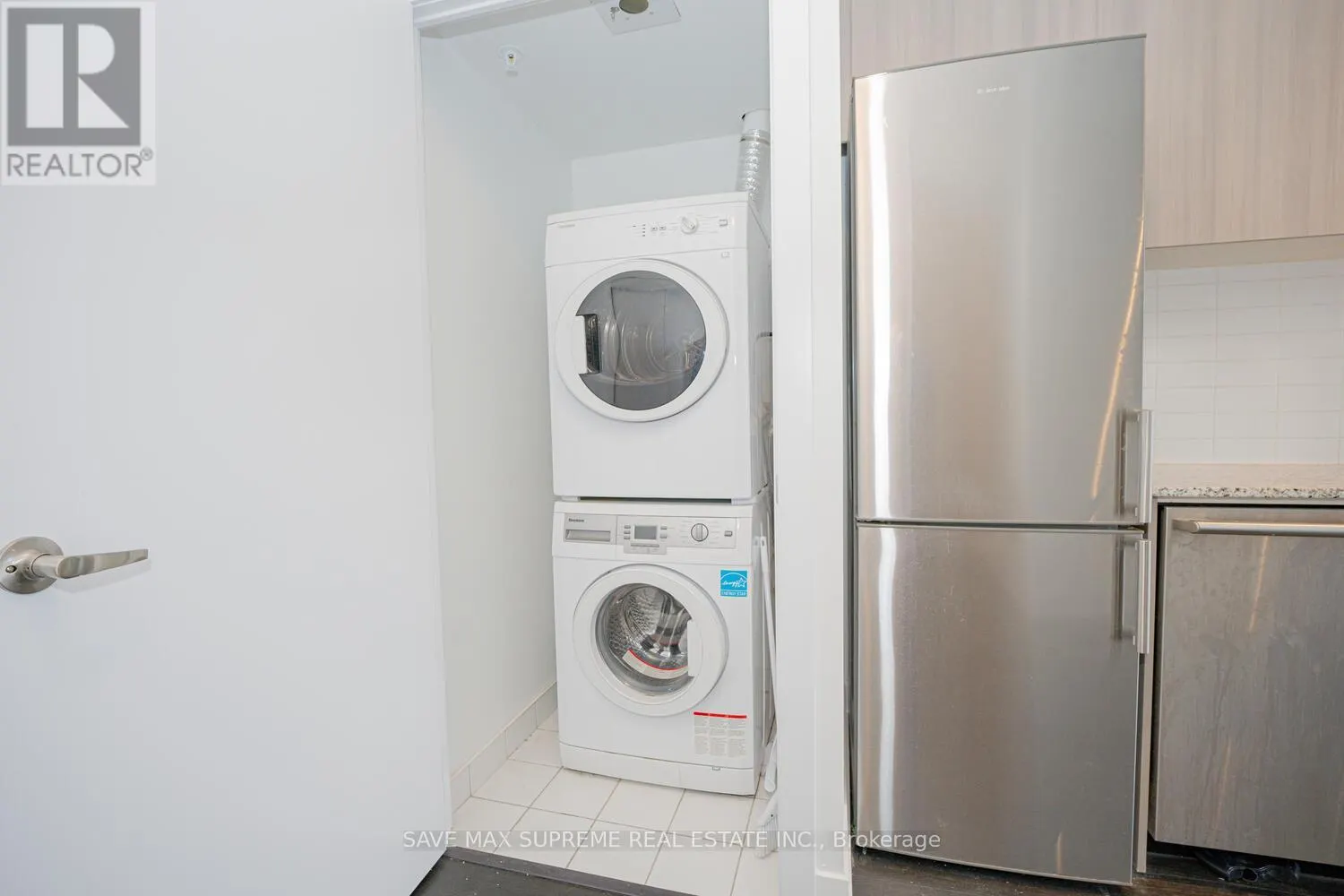 220 - 7 KENASTON GARDENS E