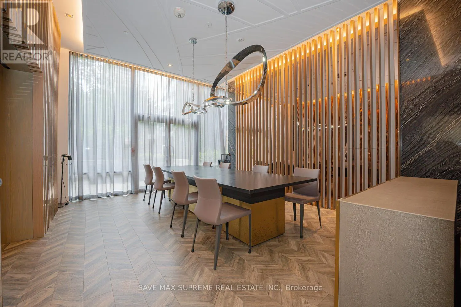220 - 7 KENASTON GARDENS E