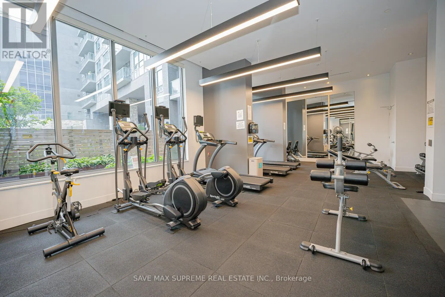 220 - 7 KENASTON GARDENS E