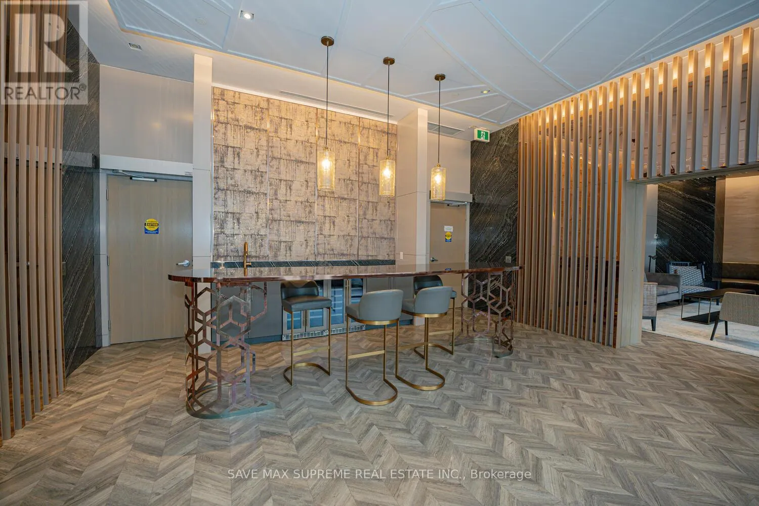 220 - 7 KENASTON GARDENS E