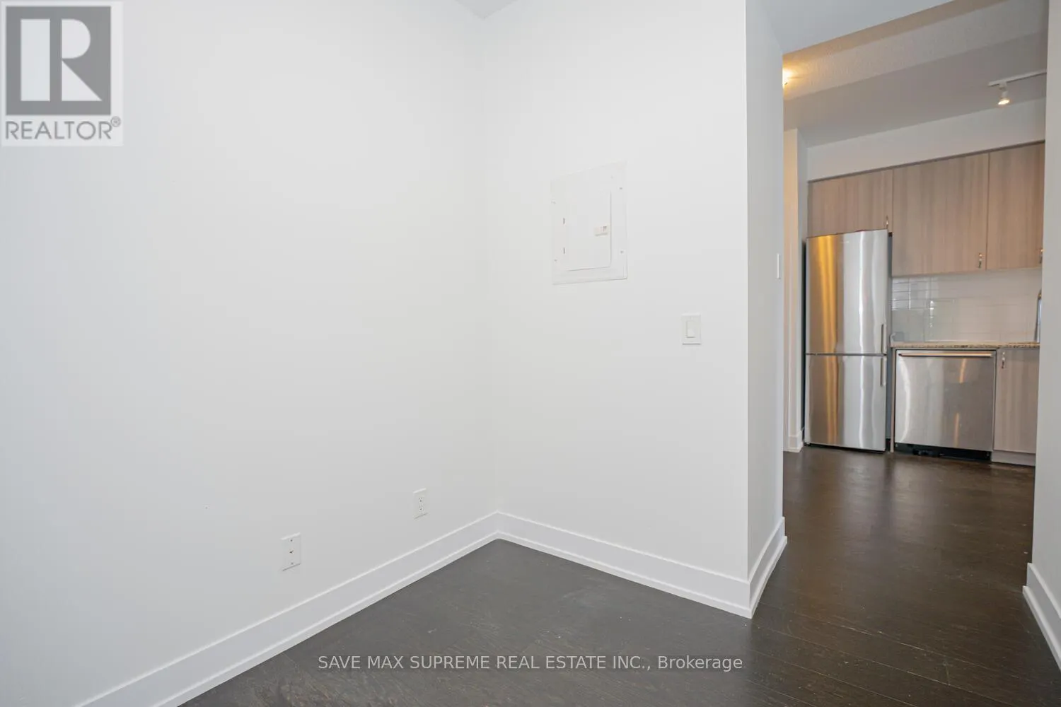 220 - 7 KENASTON GARDENS E