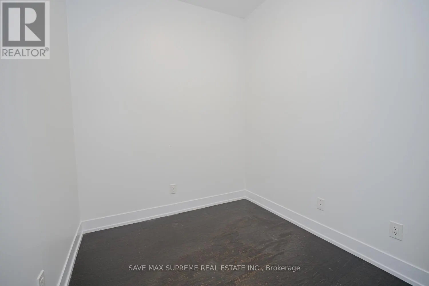 220 - 7 KENASTON GARDENS E