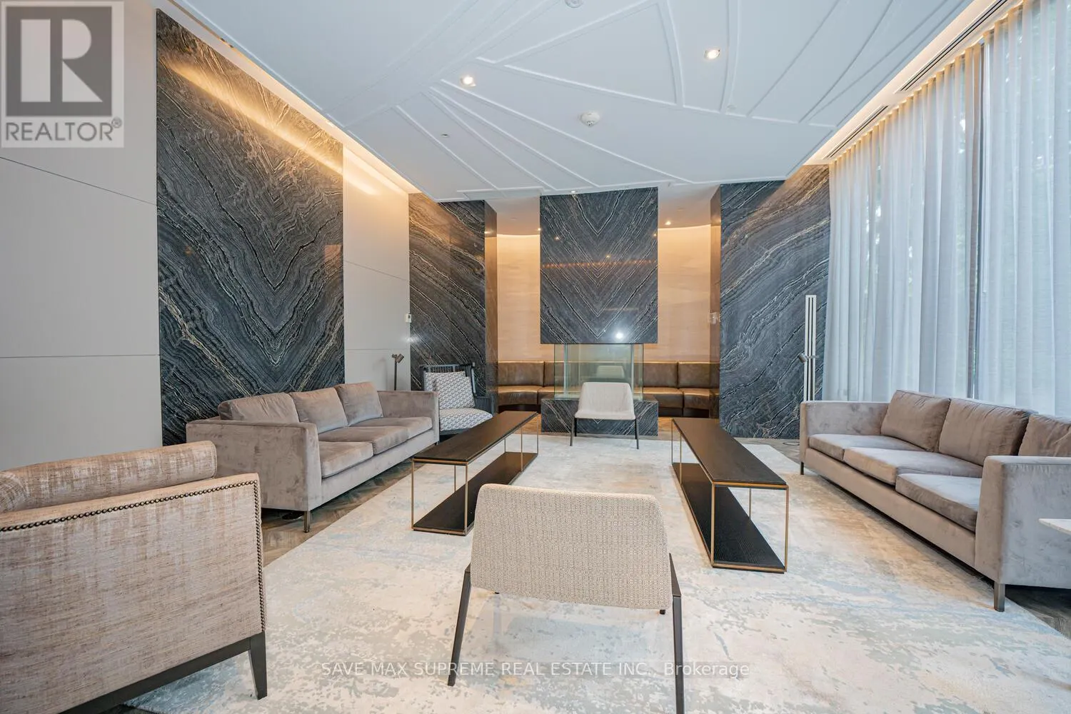 220 - 7 KENASTON GARDENS E