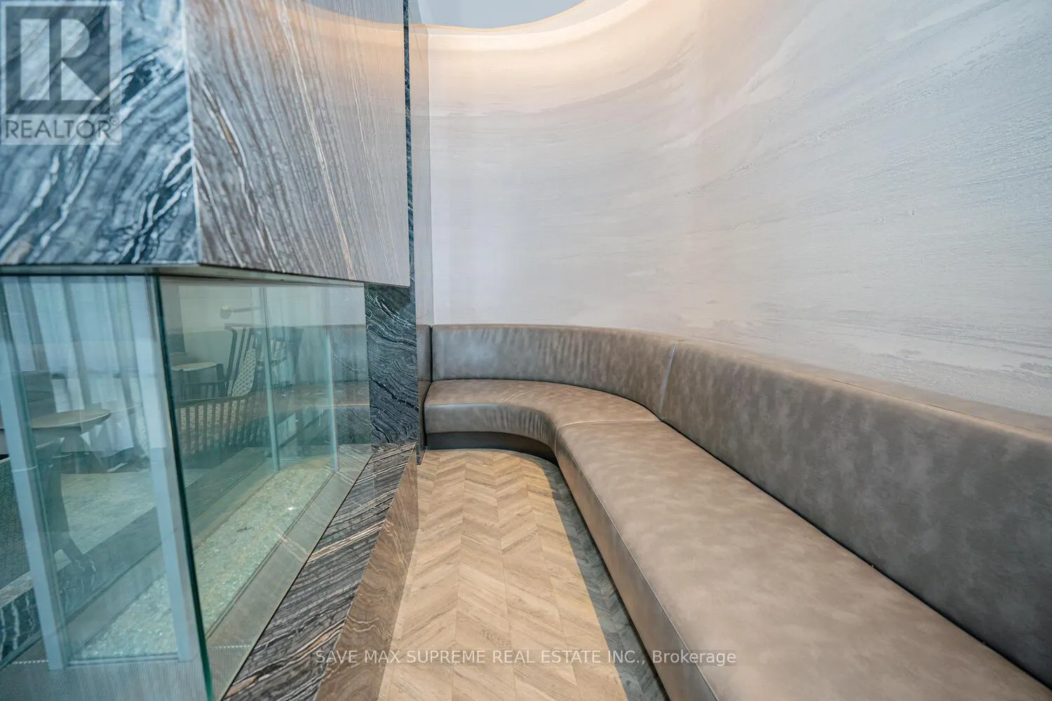 220 - 7 KENASTON GARDENS E