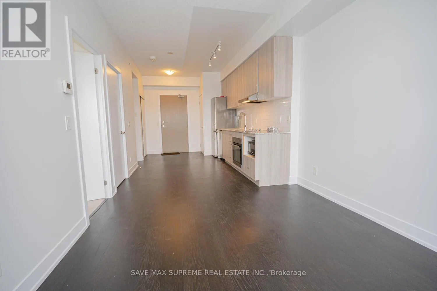 220 - 7 KENASTON GARDENS E