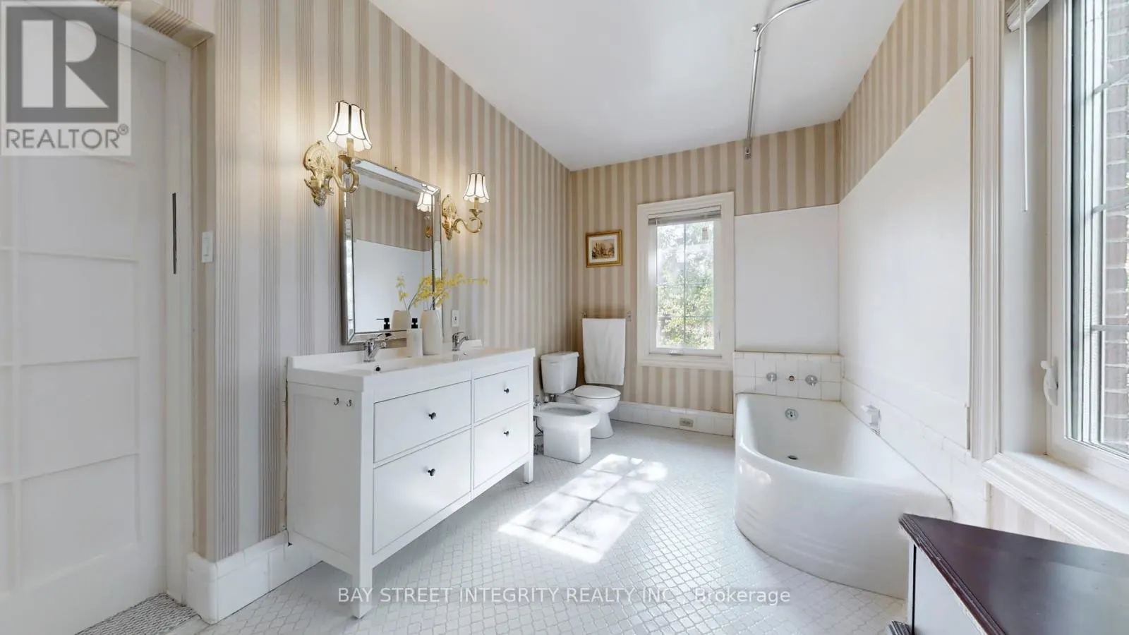 184 HEATH STREET W