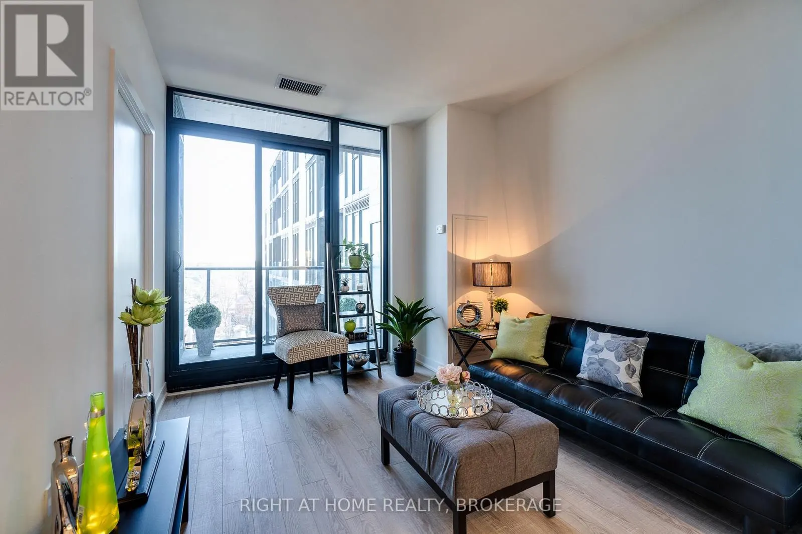 724 - 250 LAWRENCE AVENUE W