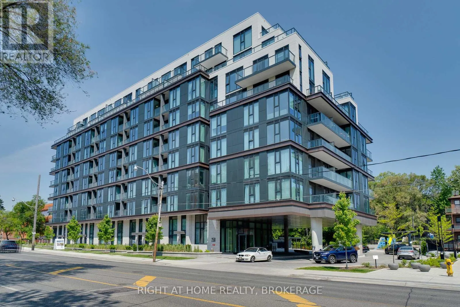 724 - 250 LAWRENCE AVENUE W
