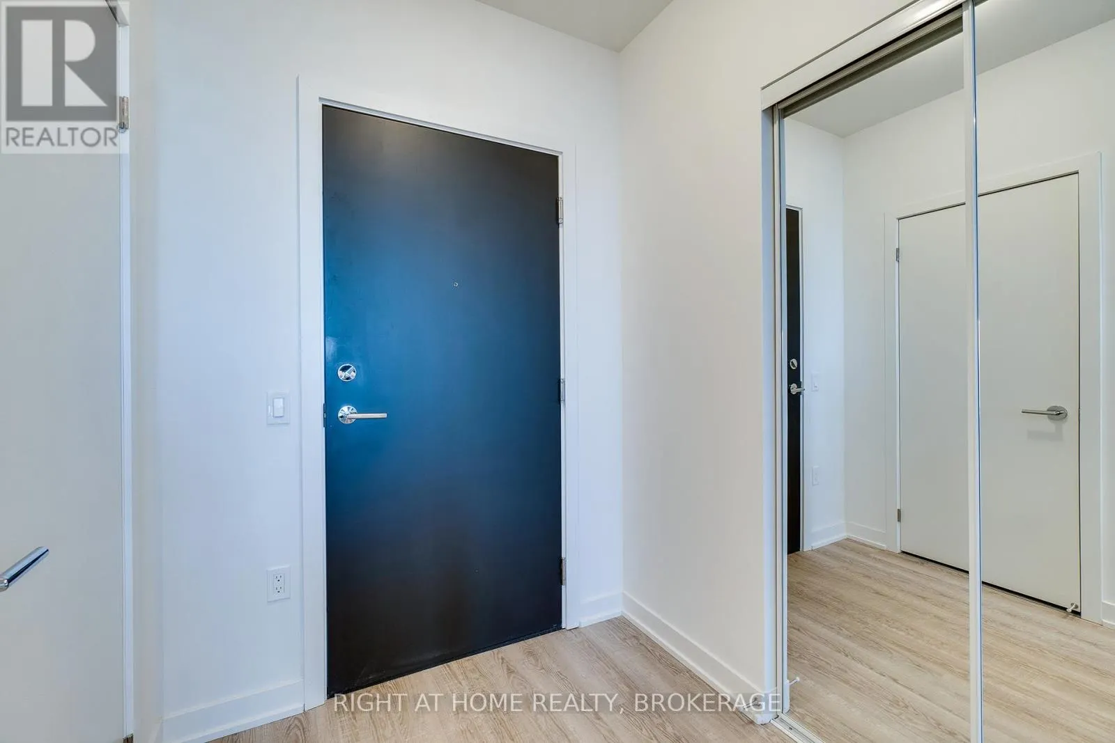 724 - 250 LAWRENCE AVENUE W
