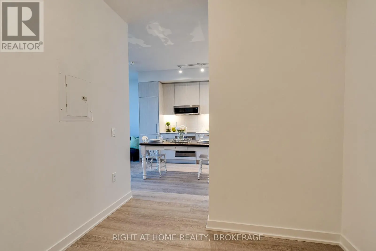 724 - 250 LAWRENCE AVENUE W