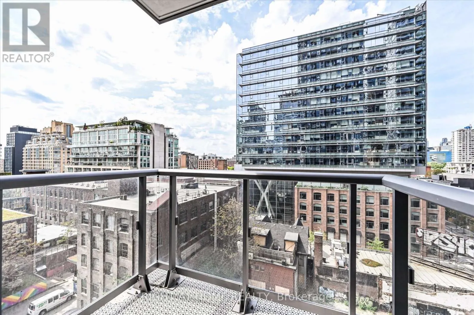 825 - 108 PETER STREET