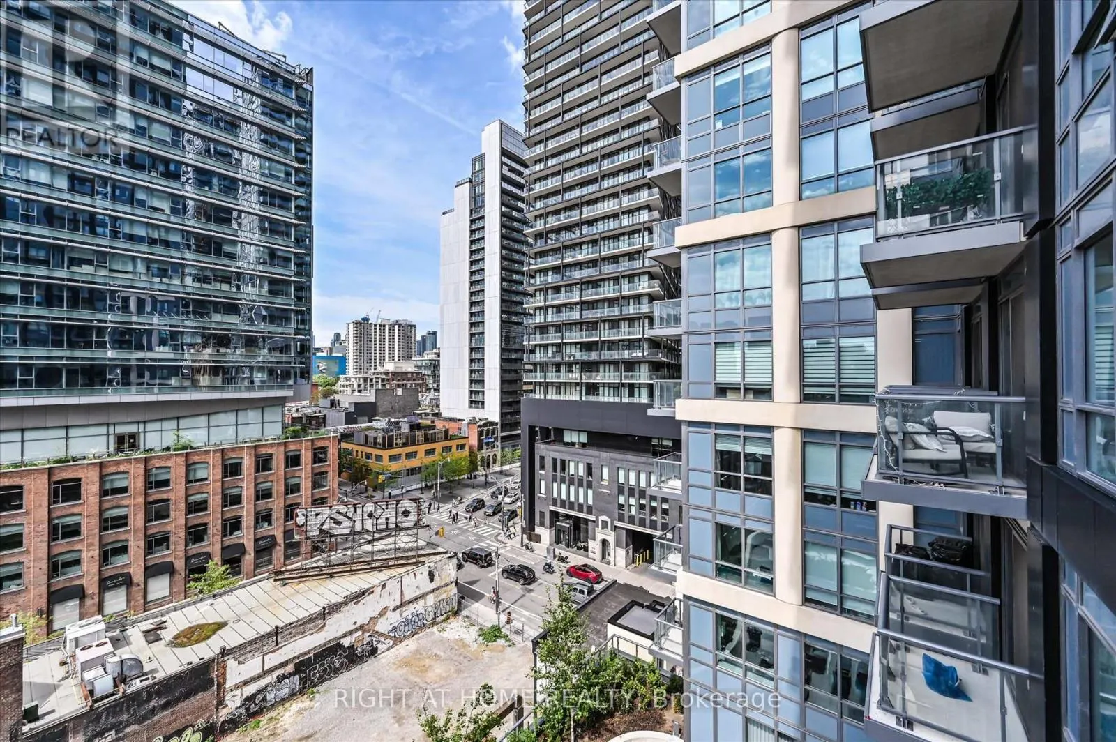 825 - 108 PETER STREET