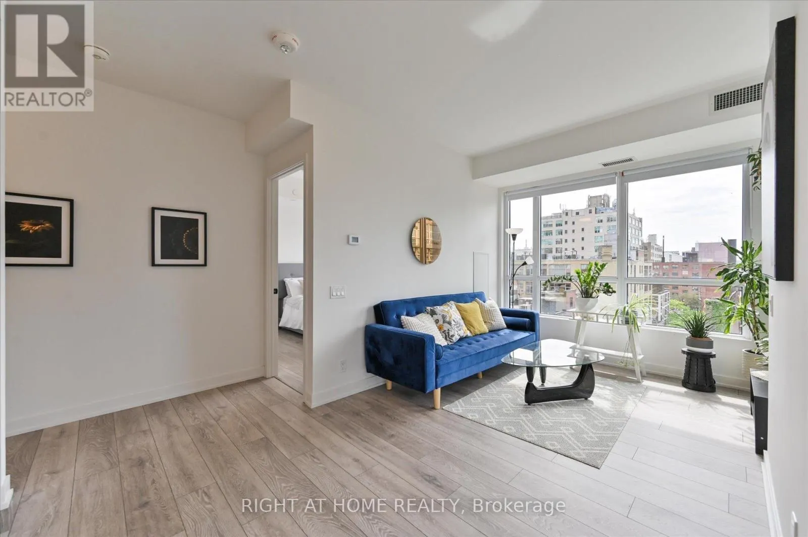825 - 108 PETER STREET