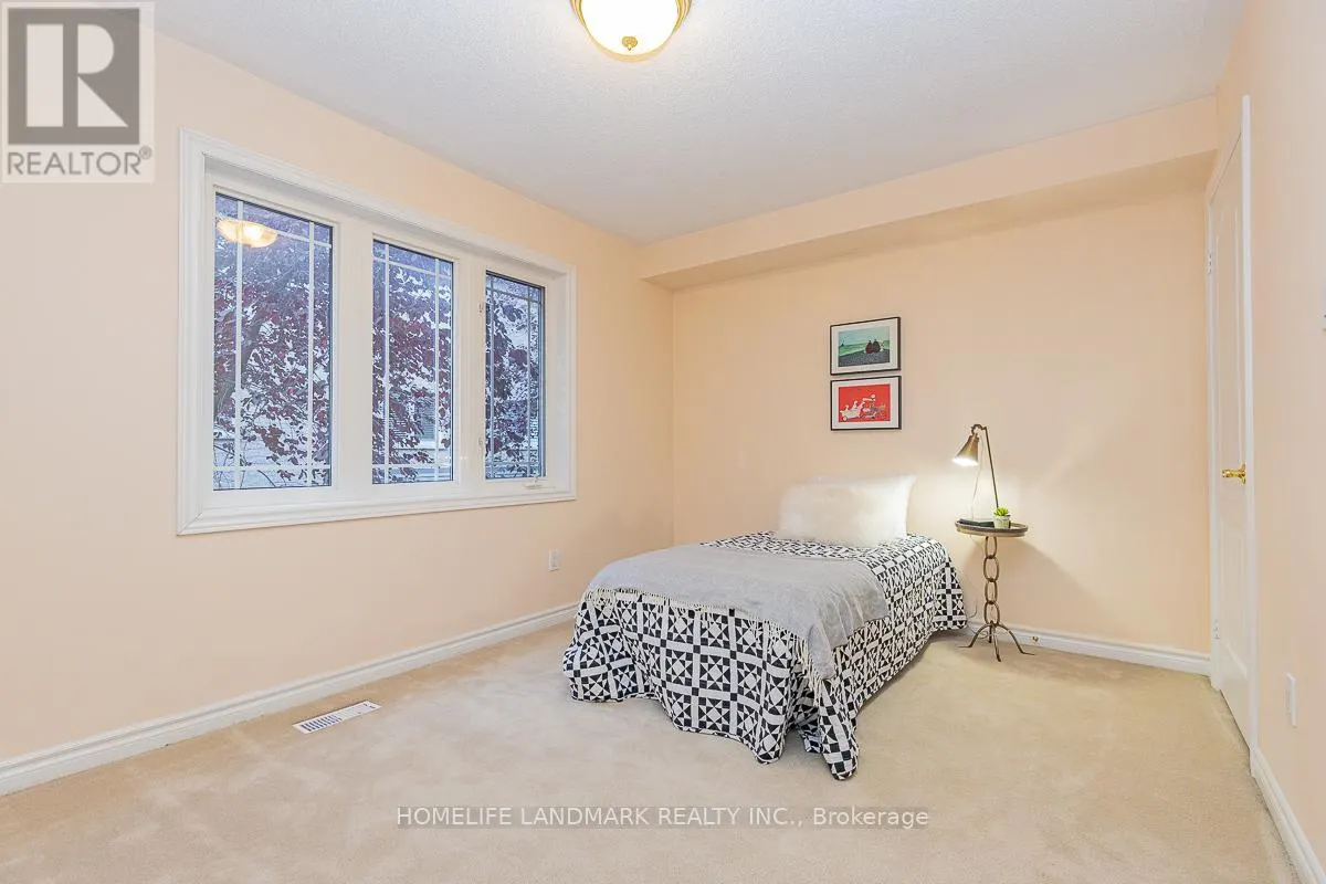 4 WILLIAM POOLE WAY
