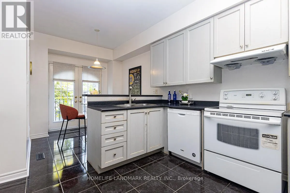 4 WILLIAM POOLE WAY