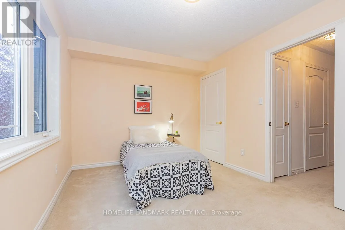 4 WILLIAM POOLE WAY