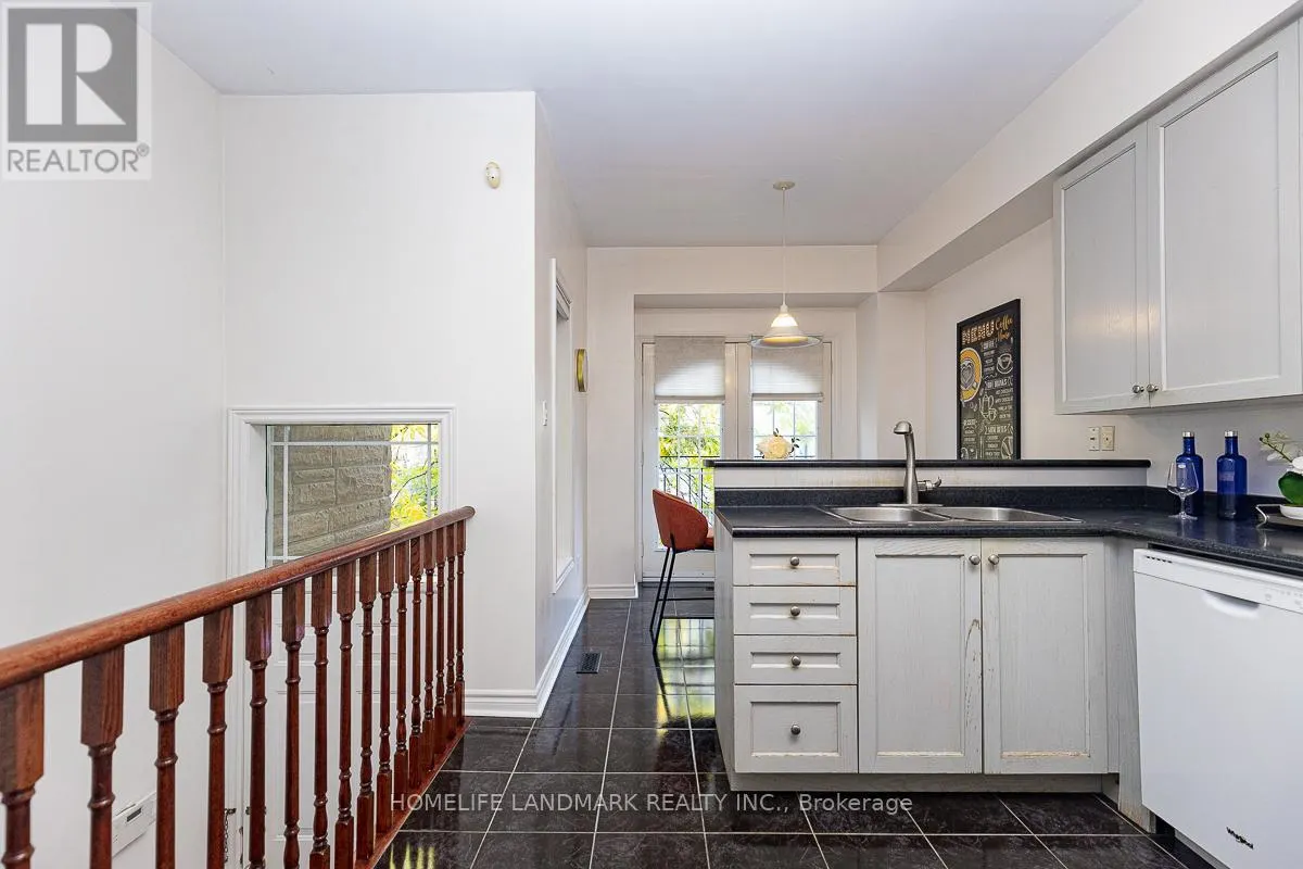 4 WILLIAM POOLE WAY