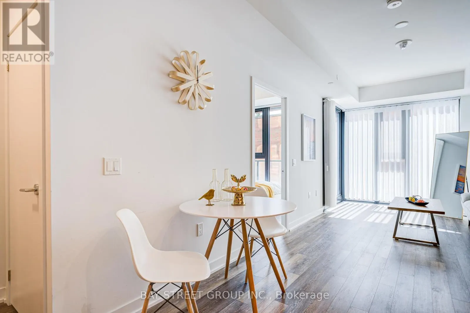 320 - 250 LAWRENCE AVENUE W