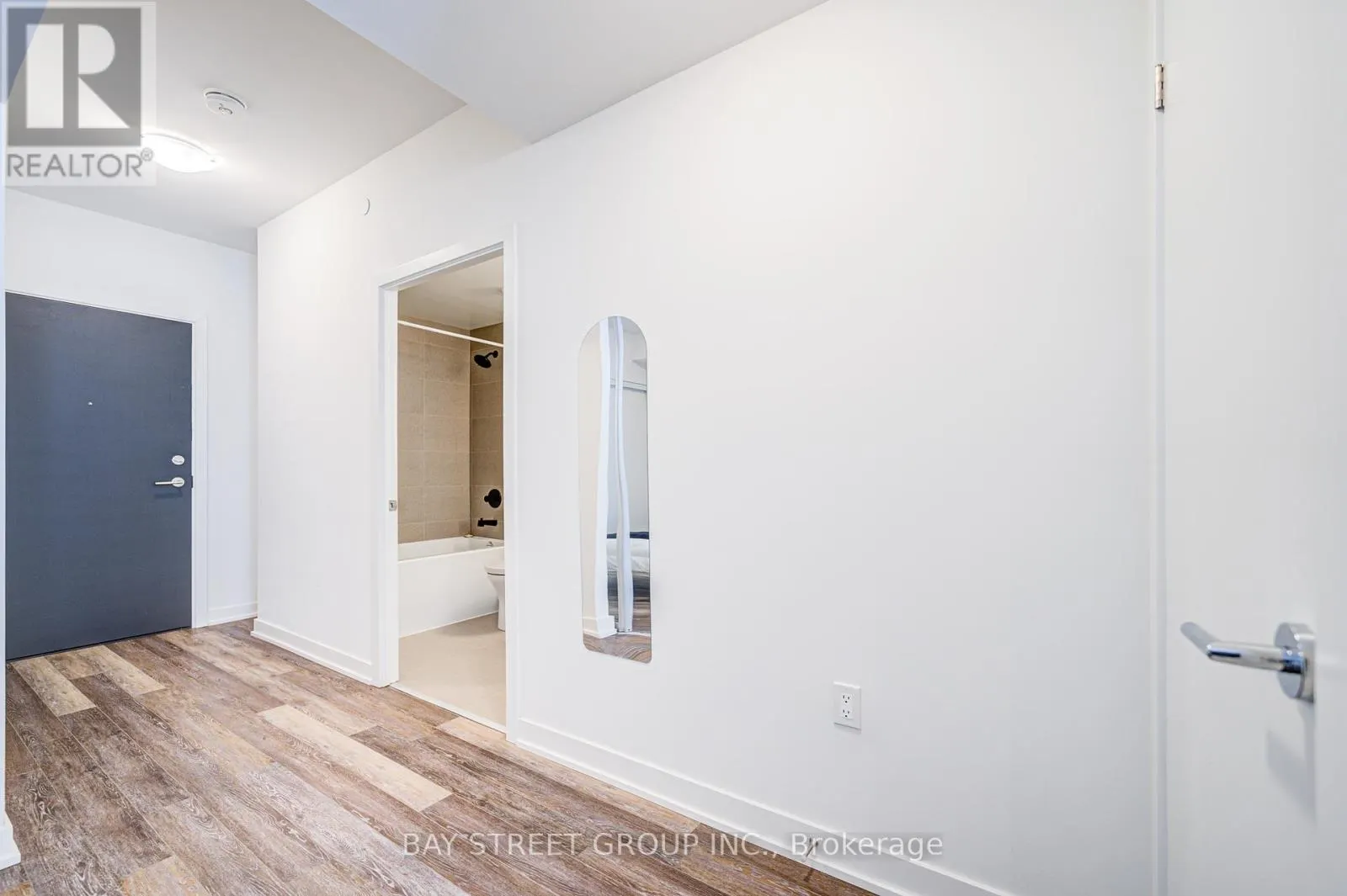 320 - 250 LAWRENCE AVENUE W