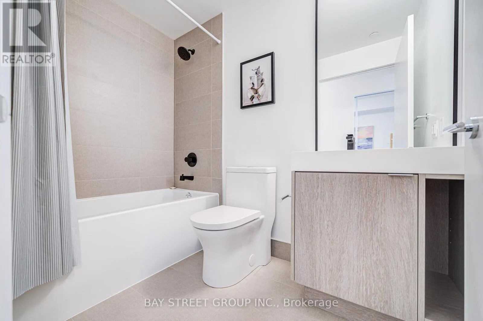 320 - 250 LAWRENCE AVENUE W