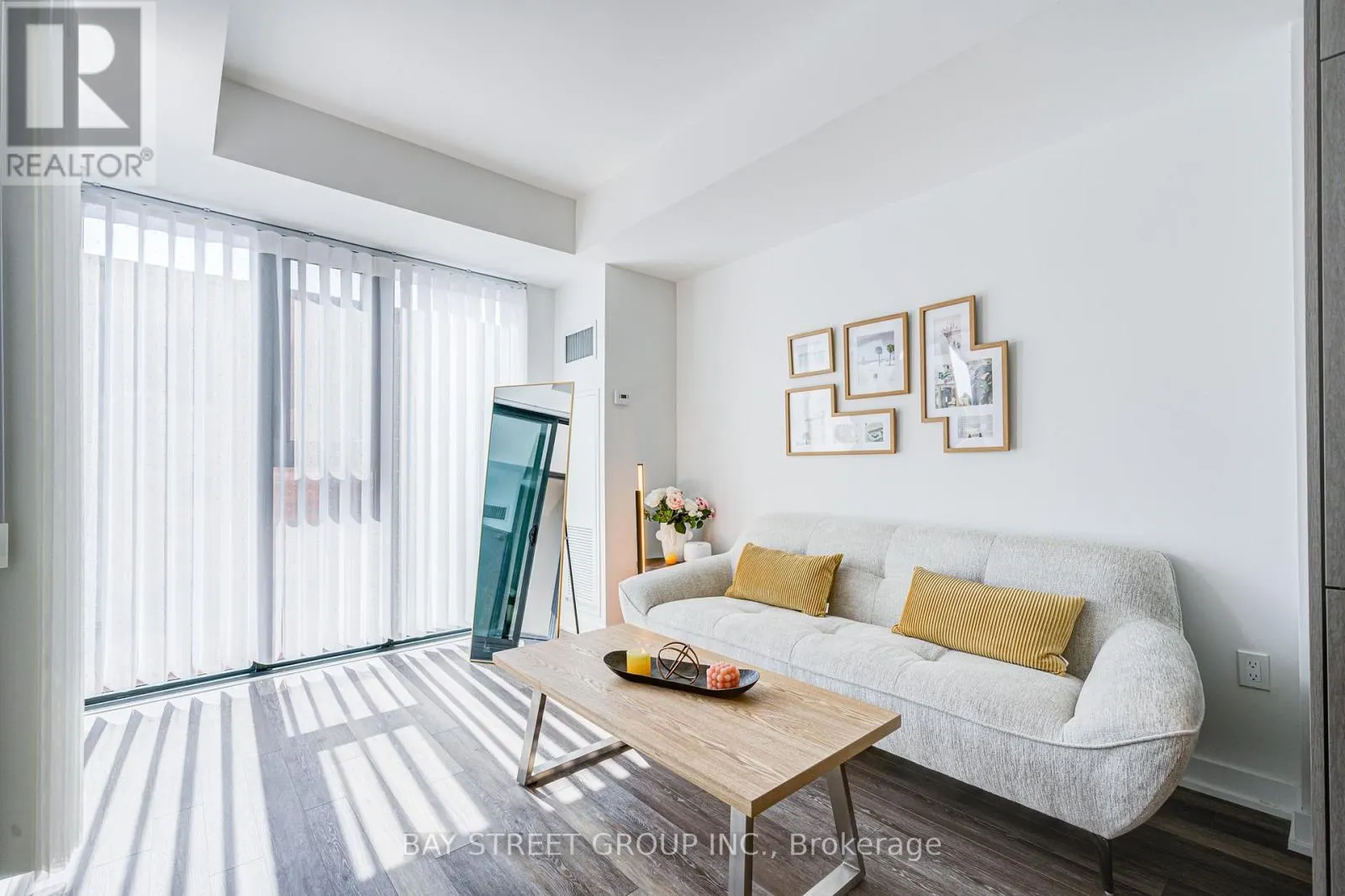 320 - 250 LAWRENCE AVENUE W