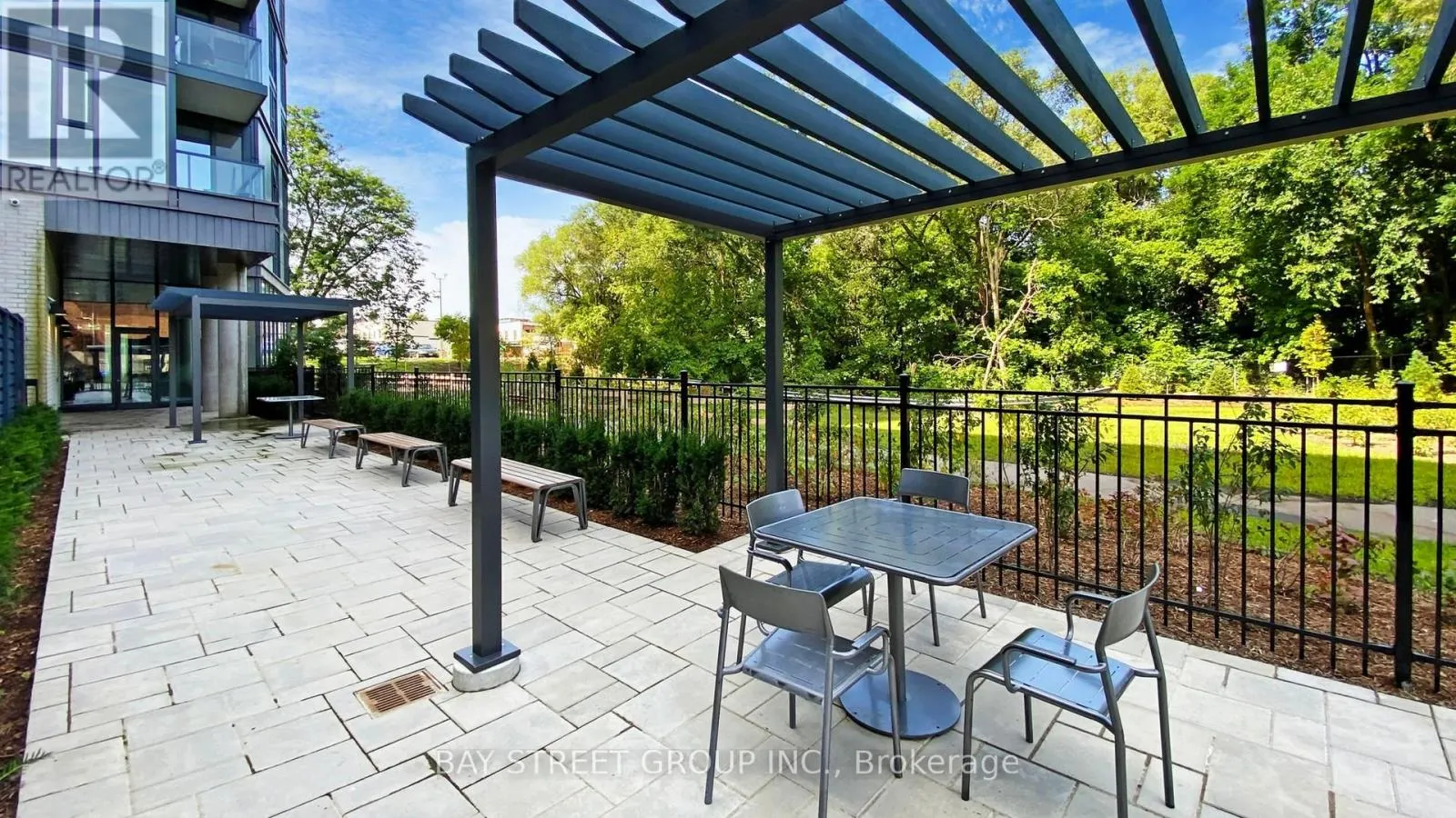 320 - 250 LAWRENCE AVENUE W