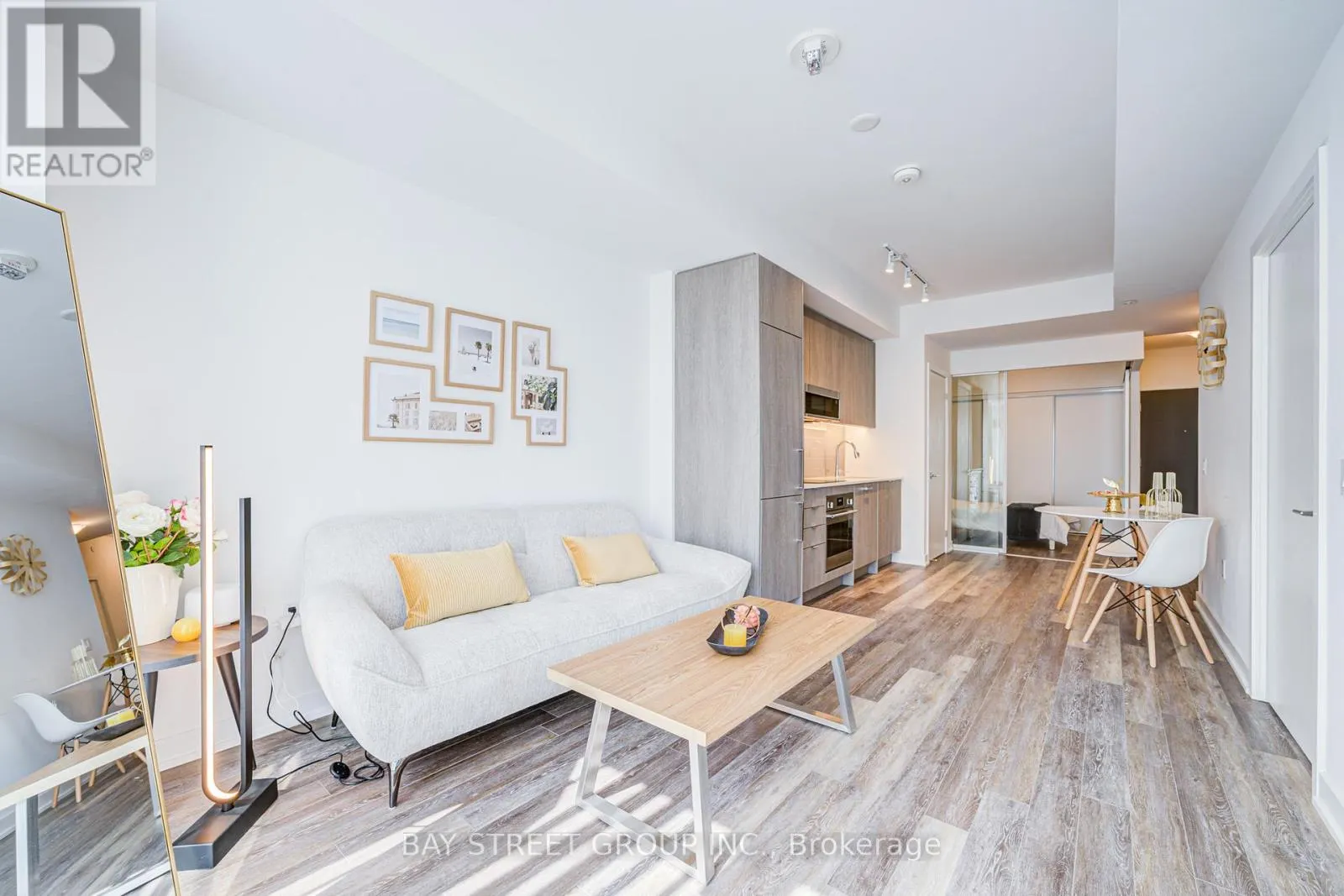 320 - 250 LAWRENCE AVENUE W